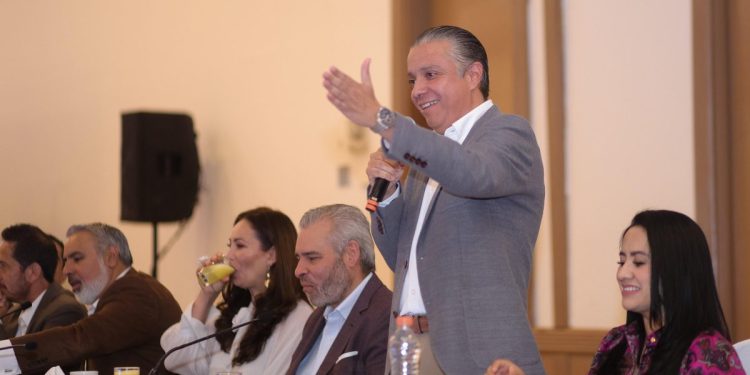 Adoptemos y difundamos obras de infraestructura de Morelia: Luis Navarro