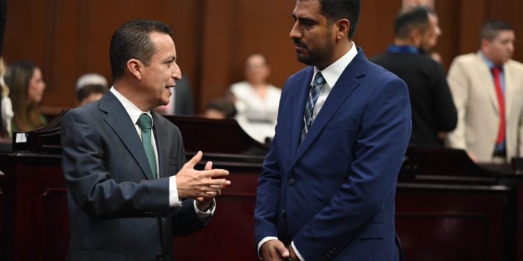 Toma protesta Poncho Chávez como diputado local