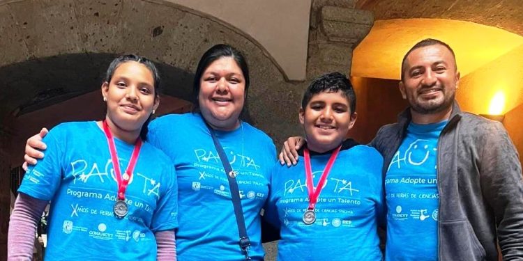 Destacan alumnos de Tuzantla y logran reconocimientos nacionales