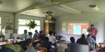 Brinda Cecytem Tzintzuntzan, curso para familiares de estudiantes de nuevo ingreso