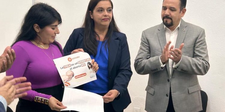 Reciben diputados del PAN propuestas ciudadanas por la defensa de la vida