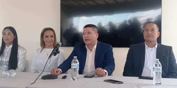 A trabajar de la mano de los municipio anuncia el legislador local de Tacámbaro Vicente Gómez Núñez