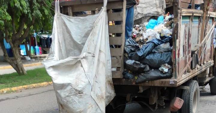 Multaran a ciudadanos que dejen basura en las calles de Apatzingán