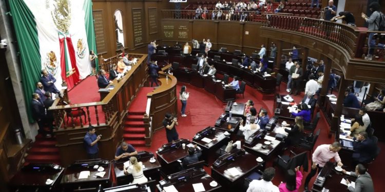 Diputados crean licencia menstrual para trabajadoras de gobierno