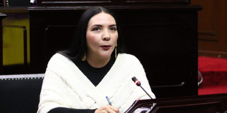 Reforma Constitucional Indígena un acto de justicia a la lucha histórica: Adriana Campos Huirache