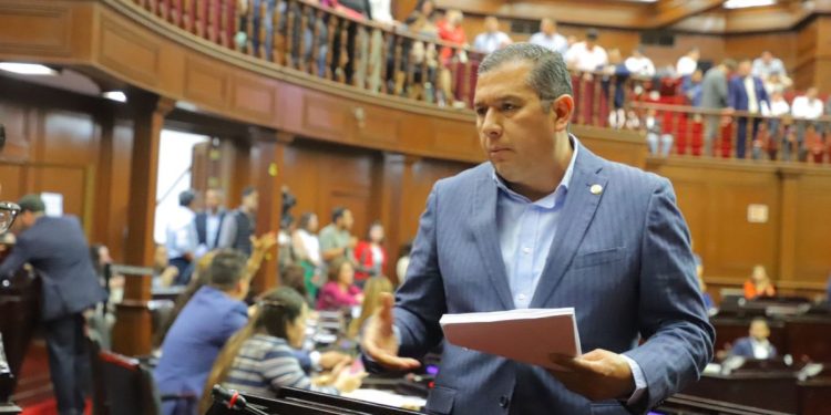 Juan Carlos Barragán presenta reforma al Poder Judicial de Michoacán