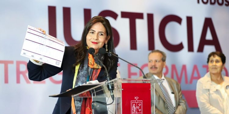 Sin intermediarios, SEE brinda justicia laboral a 2 mil 300 maestros