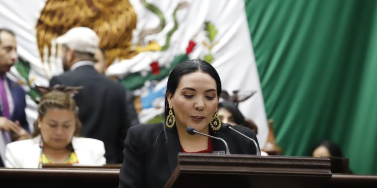 Vamos a fortalecer la ASM e impulsar la ciencia y tecnología: Adriana Campos Huirache