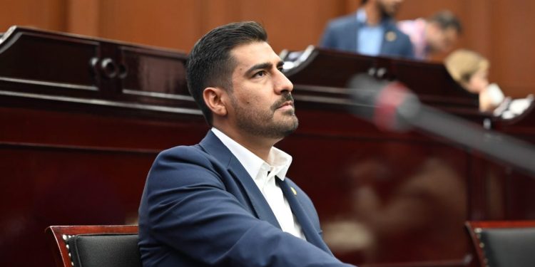 En contra Poncho Chávez de la reforma al Poder Judicial de Michoacán