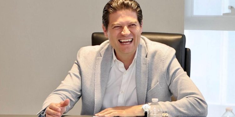 Llama Alfonso Martínez a no ponerse nerviosos por realizar giras por el interior del estado