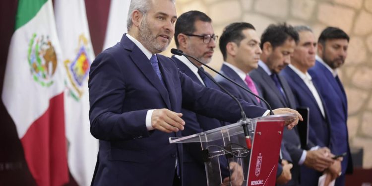 Atendidos 61 deslaves carreteros tras paso de John; se habilitan pasos alternos: Bedolla