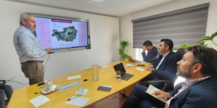Bedolla y Conagua impulsarán a Pátzcuaro como polo de desarrollo ambiental