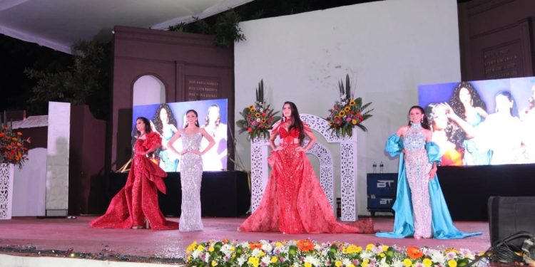 Linda González reina de las fiestas octubrinas Apatzingán 2024