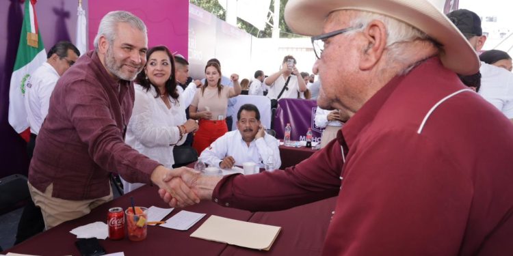 Bedolla en territorio; inicia en Jiquilpan primera audiencia pública