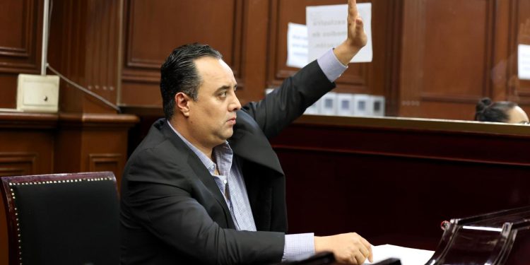 Aumento a salario mínimo un paso hacia el bienestar laboral: JP Celis