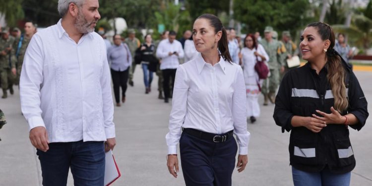 Bedolla informa a Sheinbaum afectaciones por huracán John