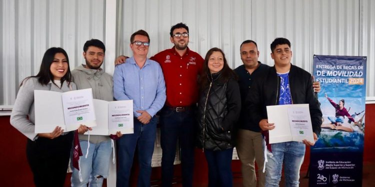 Estudiantes del Tec de Pátzcuaro ganan oro en concurso de ciencia