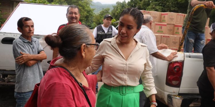 Entrega de Despensas por DIF Apatzingán