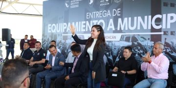 Apatzingán recibe equipamiento para seguridad vial