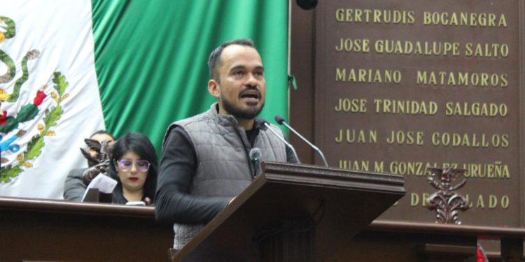 Presenta Hugo Rangel iniciativa para alinear Constitución de Michoacán con la Federal en materia de Reforma Judicial