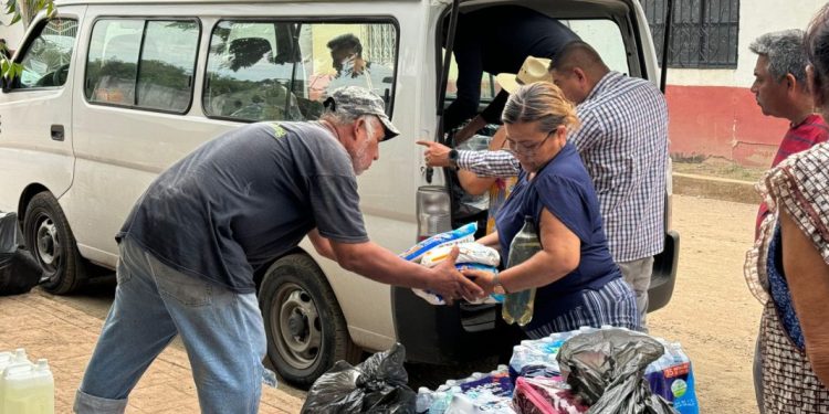 Icatmi envía ayuda a habitantes de Huetamo y San Lucas afectados por John