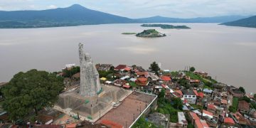 Listos en el lago de Pátzcuaro para recibir al turismo por Semana de Muertos: Compesca