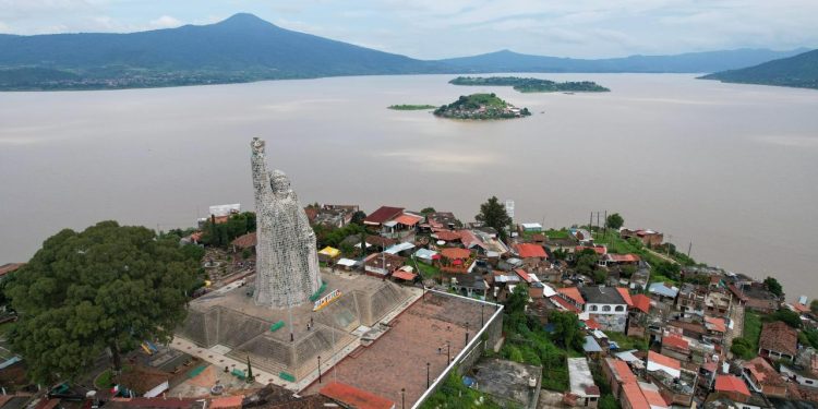 Listos en el lago de Pátzcuaro para recibir al turismo por Semana de Muertos: Compesca
