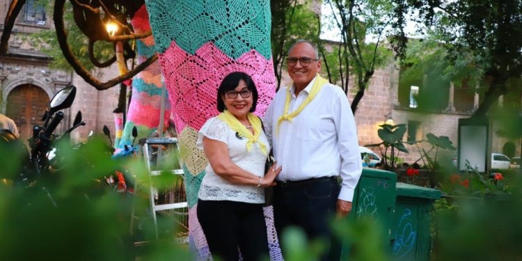 Cielo Tejido ilumina el Andador Nigromante en honor a los bebés que partieron de forma inesperada