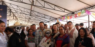 Arranca en Pátzcuaro el Tianguis Artesanal de Noche de Muertos