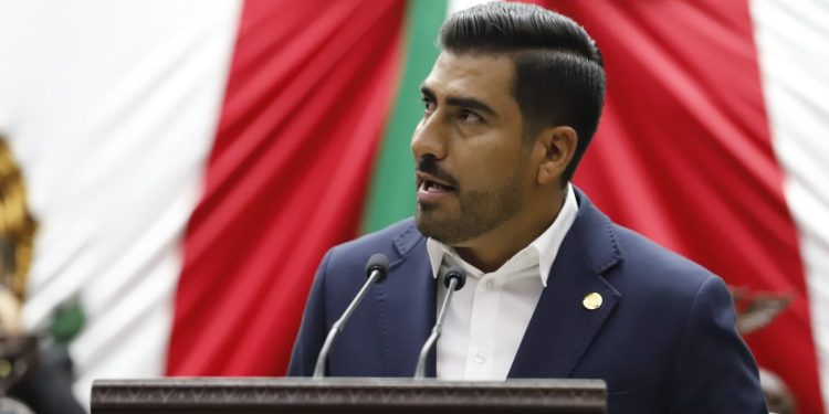 Reconoce Poncho Chávez momento histórico con la primera presidenta de México