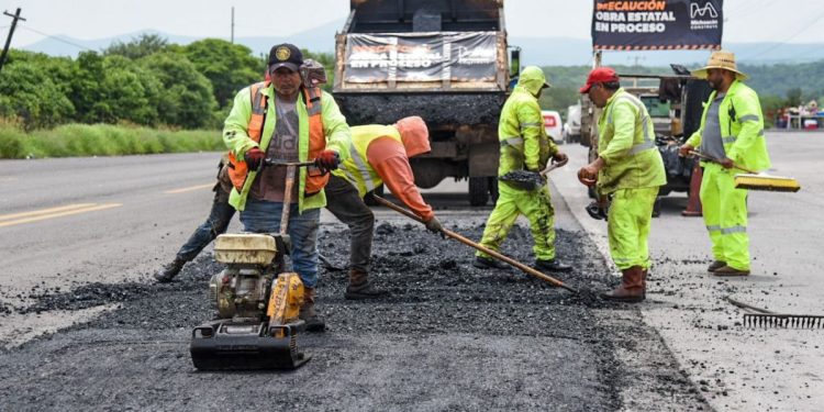 SCOP activa labores de bacheo emergente en carreteras federales