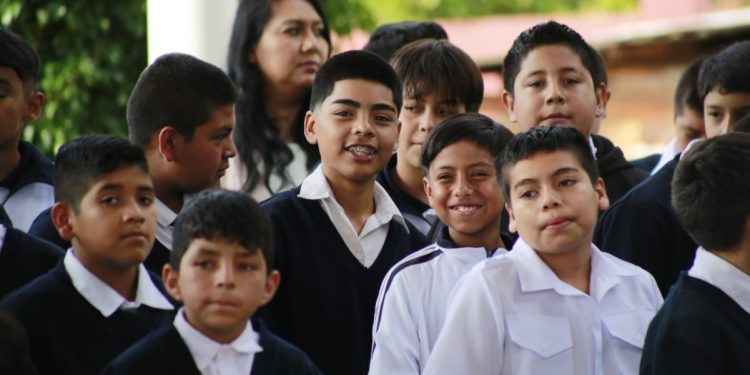 Habrá becas para más de 200 mil estudiantes de secundaria: SEE