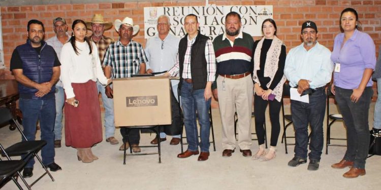 Asume Conejo Alejos compromiso municipal con el desarrollo de ganaderos y tablajeros en Morelos