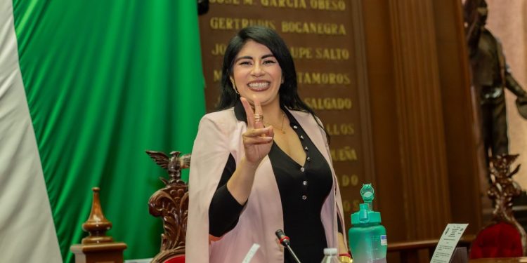 Necesario fortalecer sensibilización sobre el Cáncer de Mama: Vanhe Caratachea