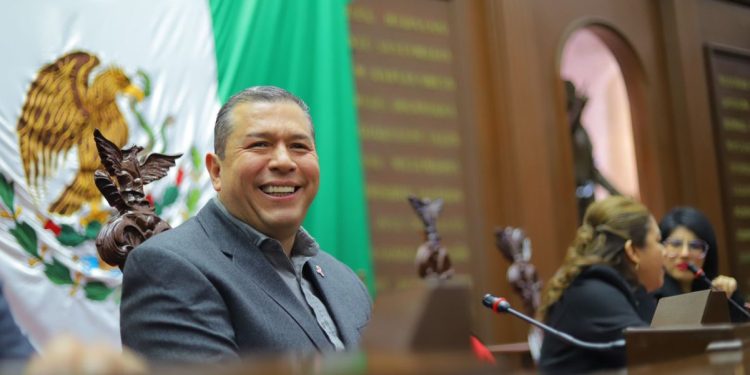 Juan Carlos Barragán impulsa reforma para reconocer a los animales como seres sintientes