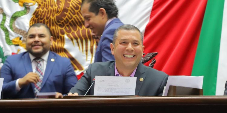 Barragán se compromete a transformar el Comité de Editorial, Biblioteca y Archivo del Congreso del Estado