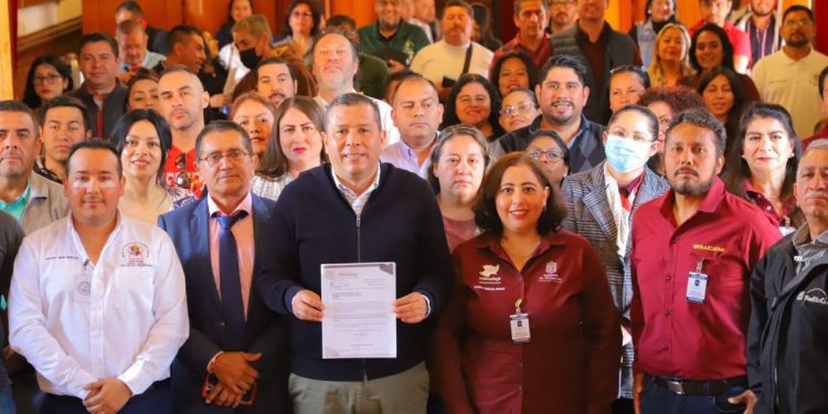 Presenta Barragán y líderes sindicales reforma constitucional en materia de salarios mínimos en Michoacán