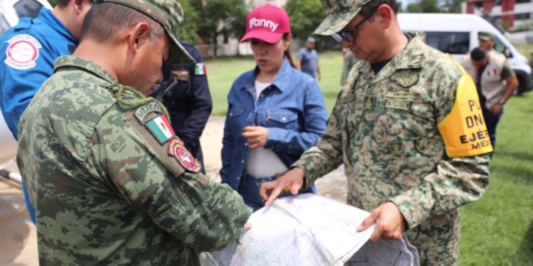 Tras huracán John, Fanny Arreola reparte víveres en comunidades más necesitadas