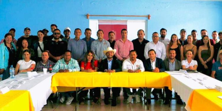 Éxito Conversatorio “Jóvenes Emprendedores se Reúnen en Los Reyes»