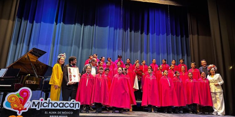 Niños Cantores de Morelia deleitan en Zacatecas; arrancan actividades por Noche de Muertos