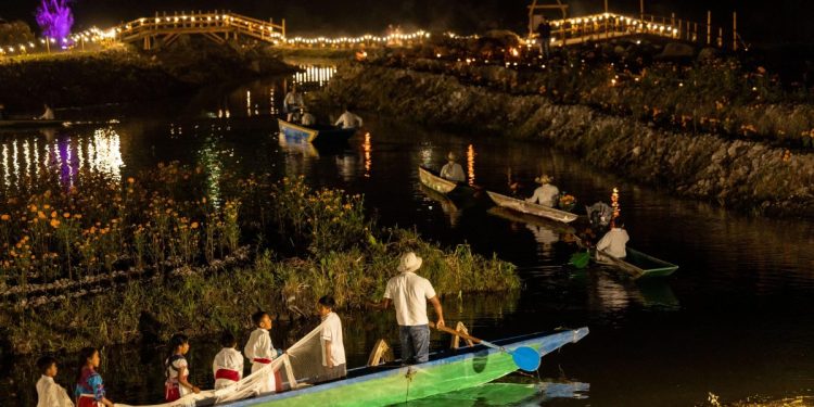 Dónde, cuándo y a qué hora ver el recorrido nocturno de canoas de Urandén; aquí te decimos