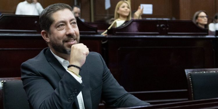 Formalizar campamentos tortugueros para potenciar su labor, propone el diputado Abraham Espinoza