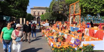 Turistas nacionales y extranjeros se muestran sorprendidos y satisfechos con Morelia y sus tradiciones
