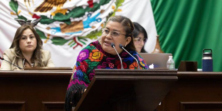 Con reforma a Ley de Salud, busca Belinda Iturbide velar por los niños con cáncer del estado