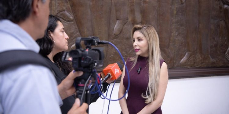 Belinda Hurtado celebra Reforma Constitucional a la UMSNH