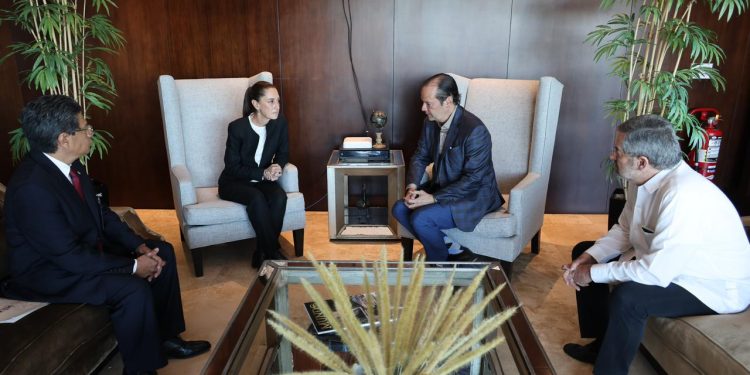 PRESIDENTA CLAUDIA SHEINBAUM SE REÚNE CON CANCILLER DE PANAMÁ RUMBO A LA CUMBRE G20 EN BRASIL