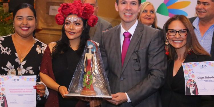 Gana Contraloría Interna Concurso de Altares de Día de Muertos del Congreso de Michoacán
