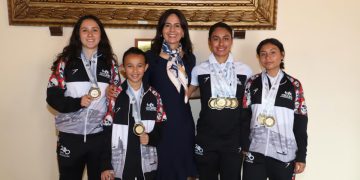 Destaca contingente educativo en desfile por el aniversario de la Revolución Mexicana