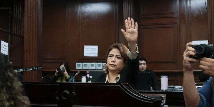 Viviendas dignas, suficientes y al gusto, una buena noticia para Michoacán: Fabiola Alanís