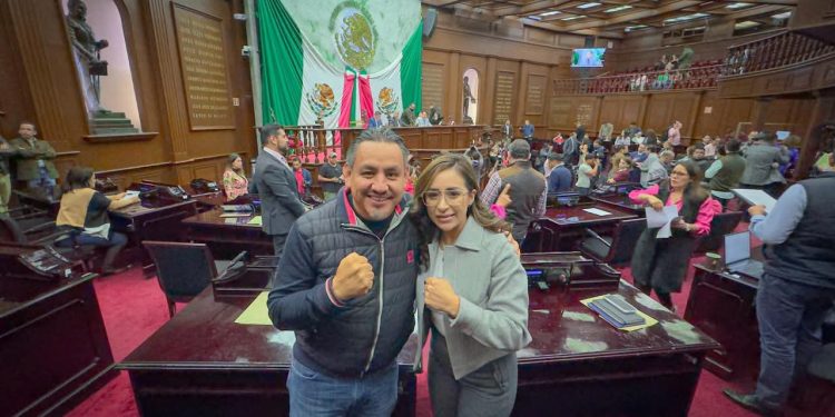 Desde la bancada naranja se seguirá defendiendo los derechos de las mujeres: Víctor Manríquez